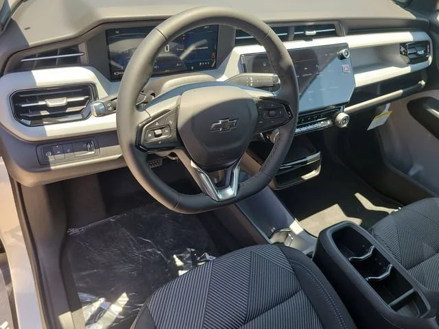 New 2027 Summit White Chevrolet LT image 24