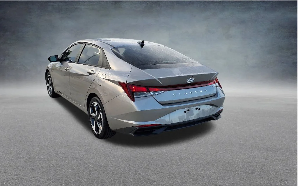 Used 2023 Silver Hyundai SEL image 5