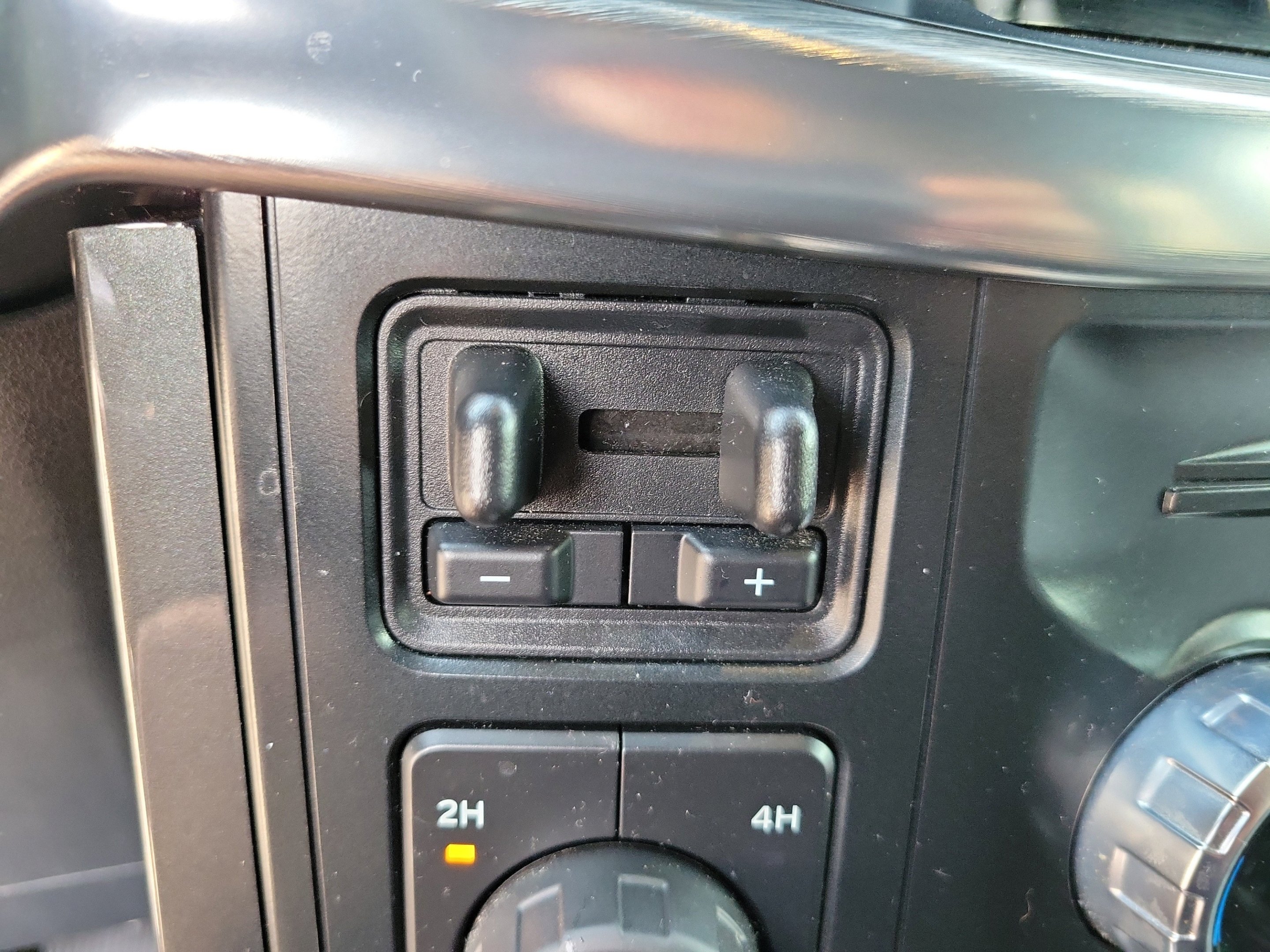Used 2022 Black Metallic Ford Lariat image 23