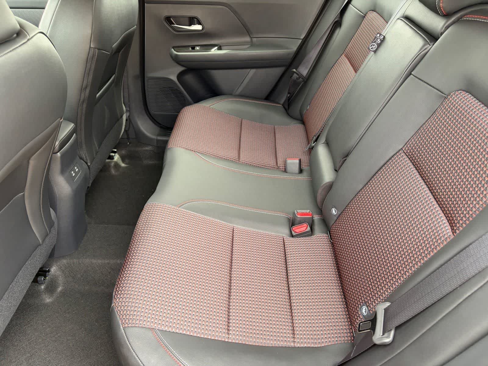 New 2026 Gun Metallic / Scarlet Ember Tintcoat Two-tone Nissan SR image 14