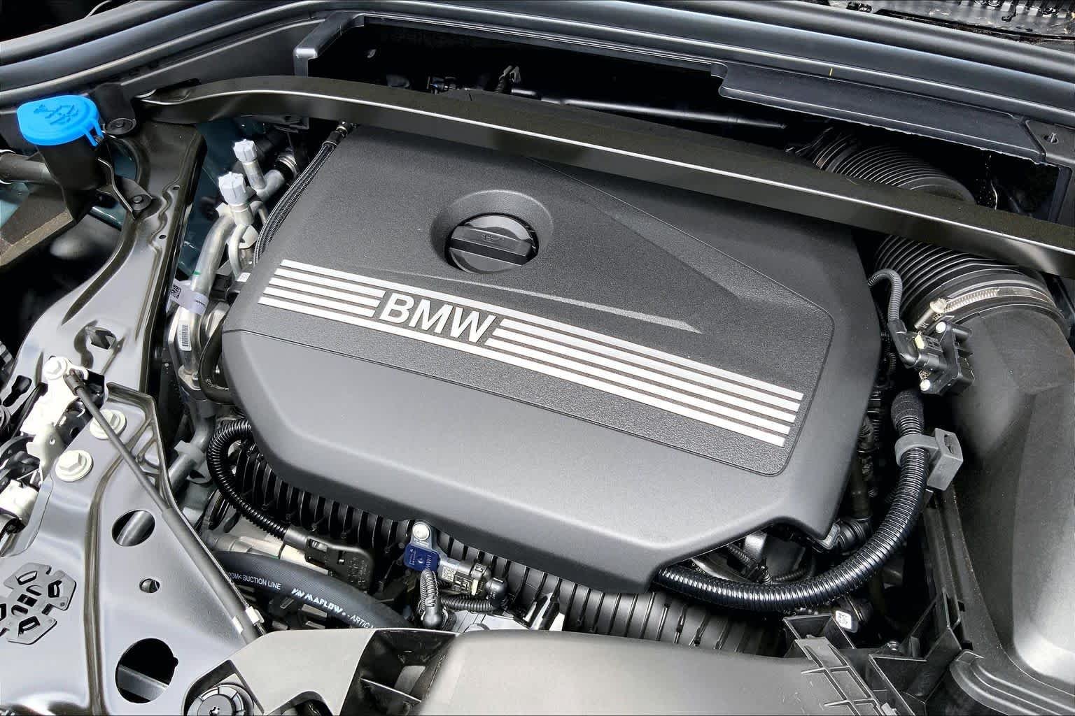 New 2026 Cape York Green Metallic BMW xDrive28i image 17