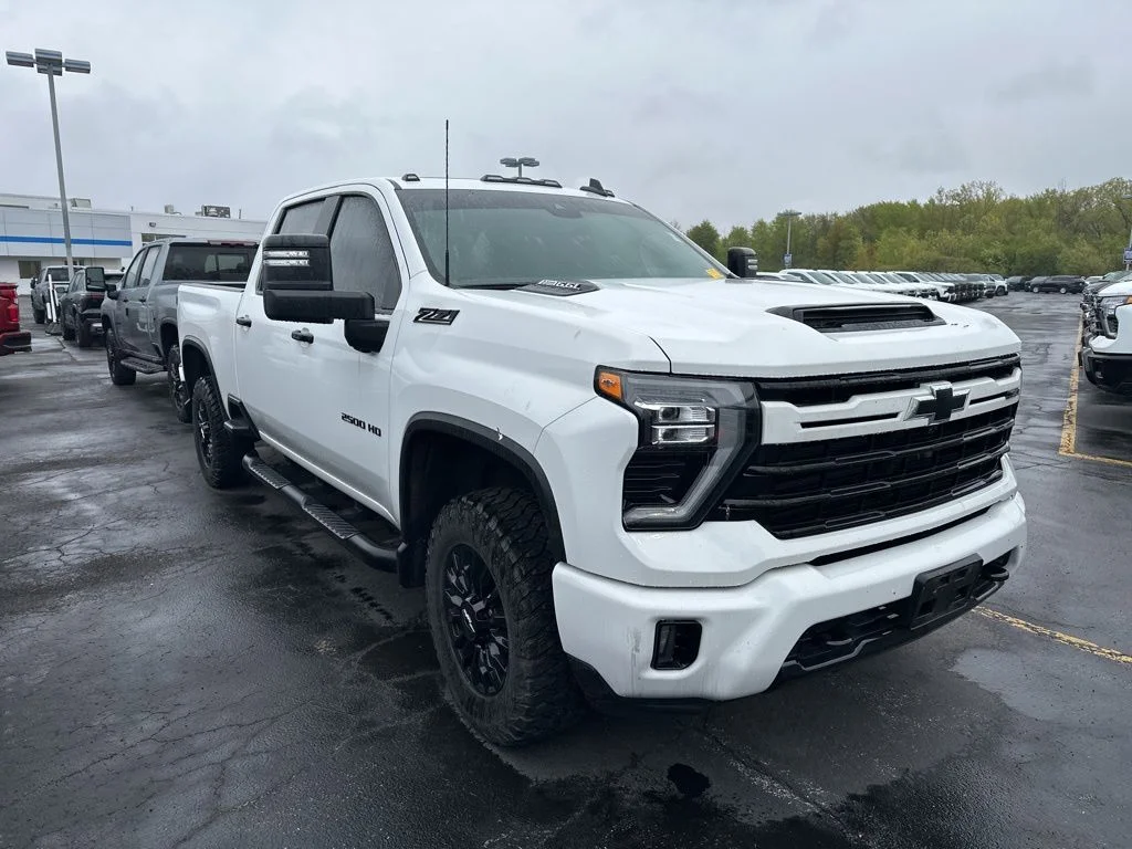 2024 Chevrolet Silverado HD LT 4WD Crew Cab Standard Box's photo