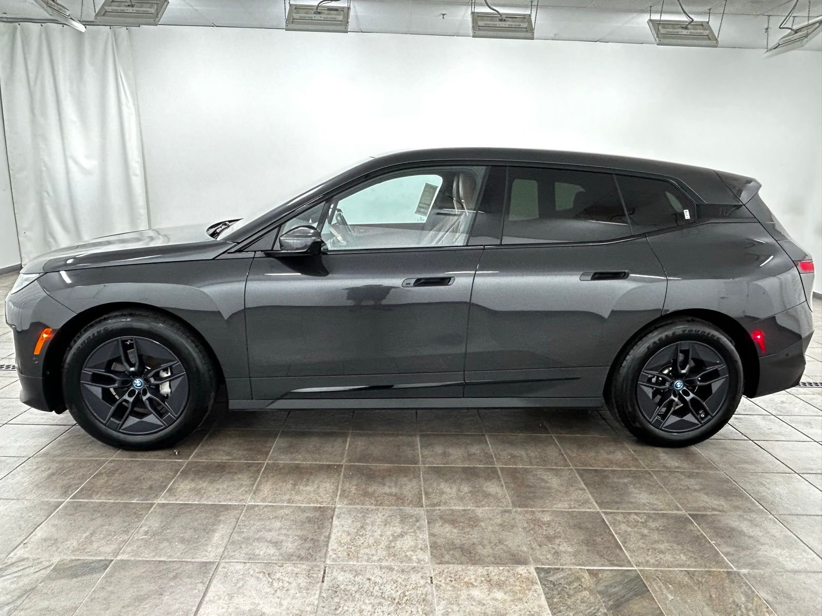 Used 2023 BMW iX Base with VIN WB523CF05PCM72367 for sale in Elmhurst, IL