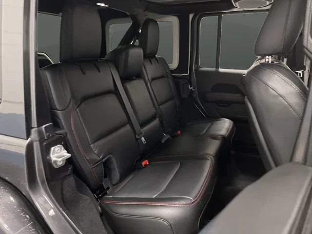 Used 2021 Crystal Metallic Jeep Unlimited Rubicon image 31