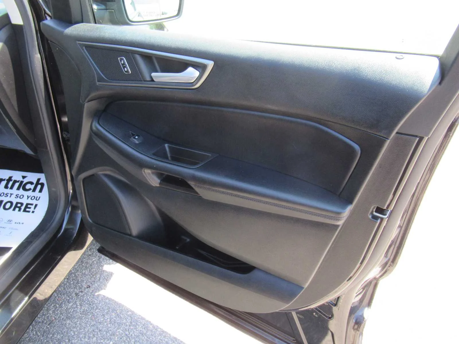 Used 2022 Agate Black Ford SE image 23