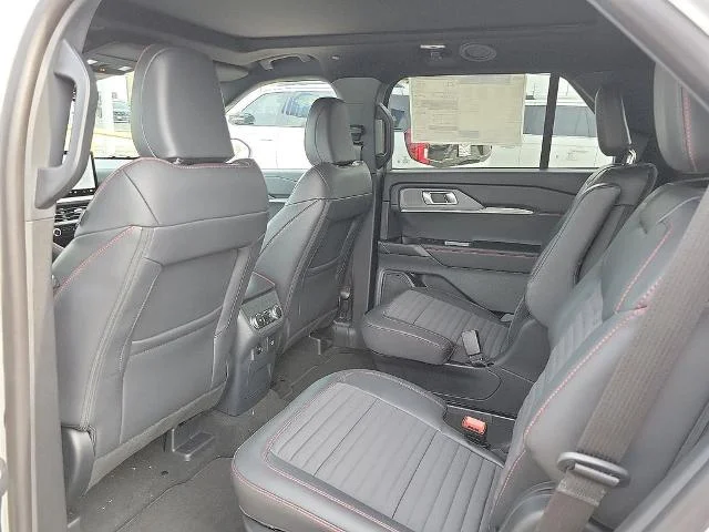 New 2026 Star White Metallic Tri-Coat Ford ST-Line image 10