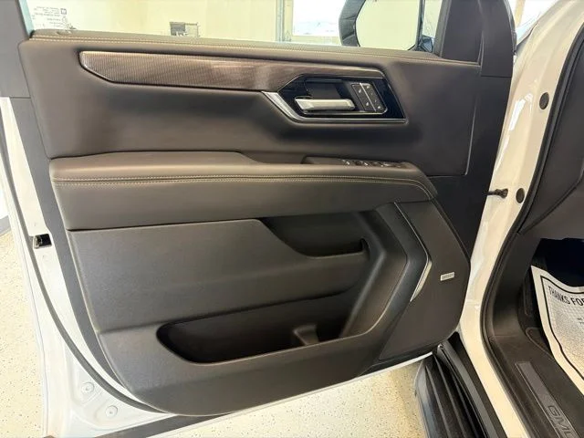 Used 2025 White GMC Elevation image 46