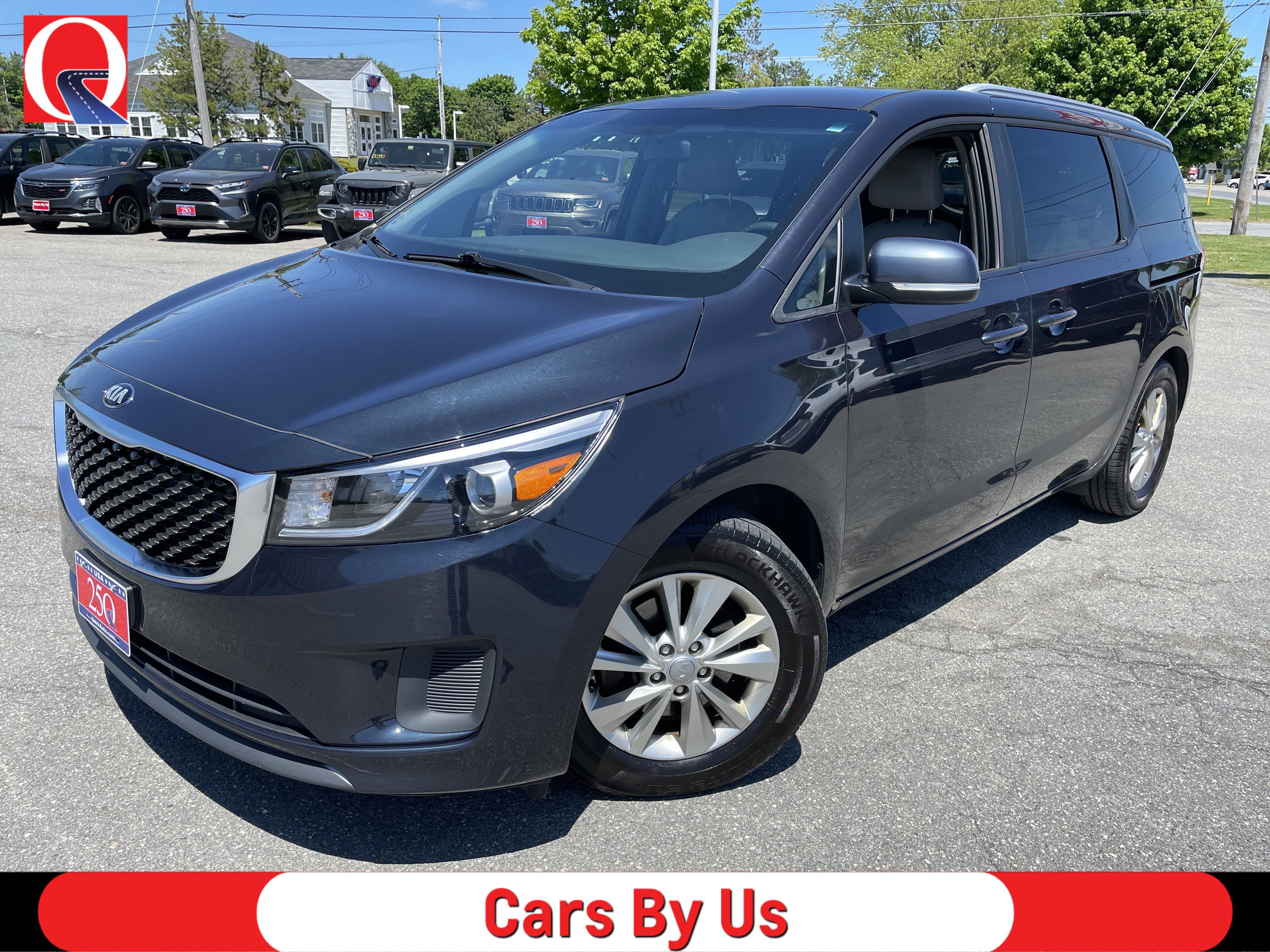 2016 Kia Sedona LX's photo