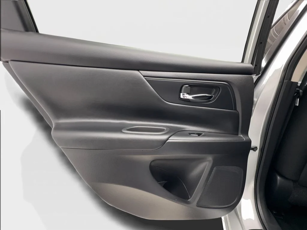 Used 2018 Silver Nissan 2.5 S image 26