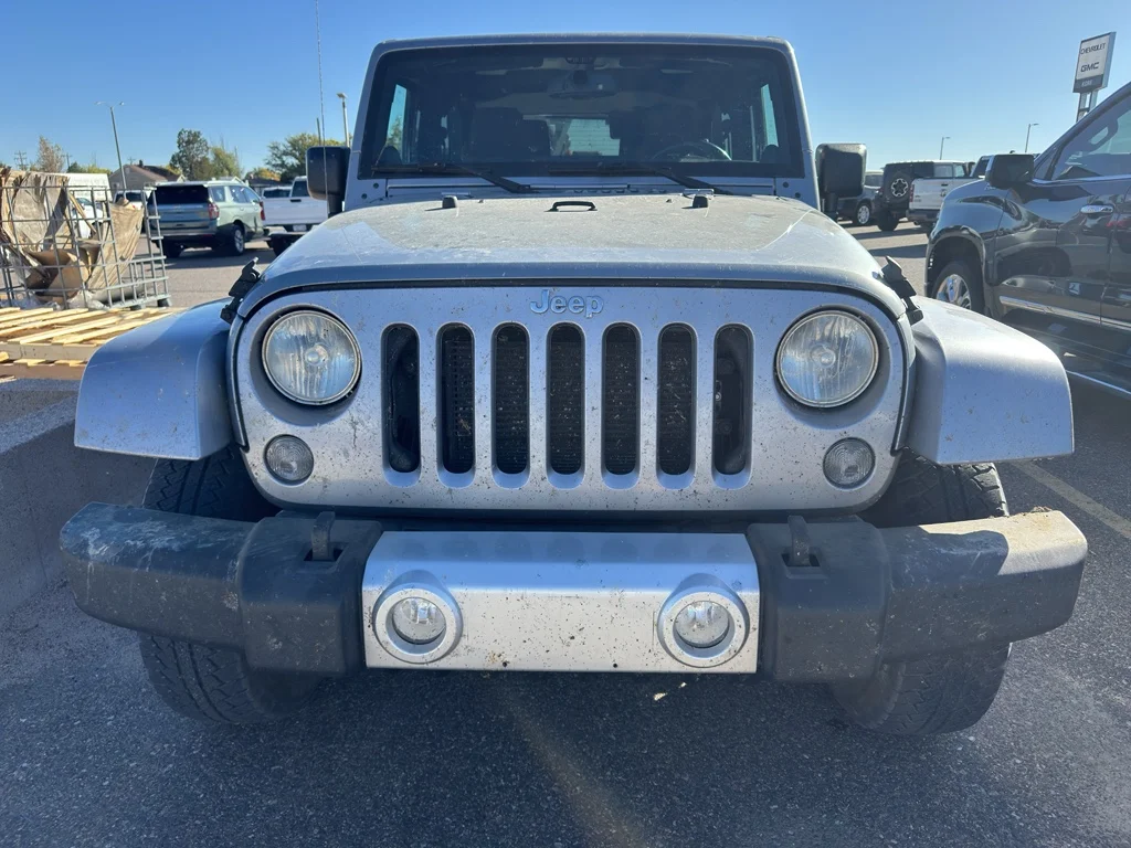 Used 2014 Billet Metallic Clearcoat Jeep Sahara image 2