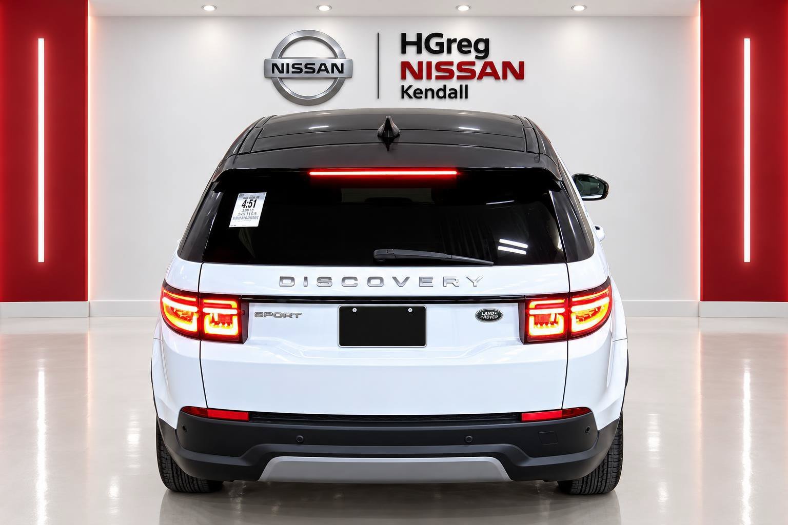 Used 2021 White Land Rover SE image 6