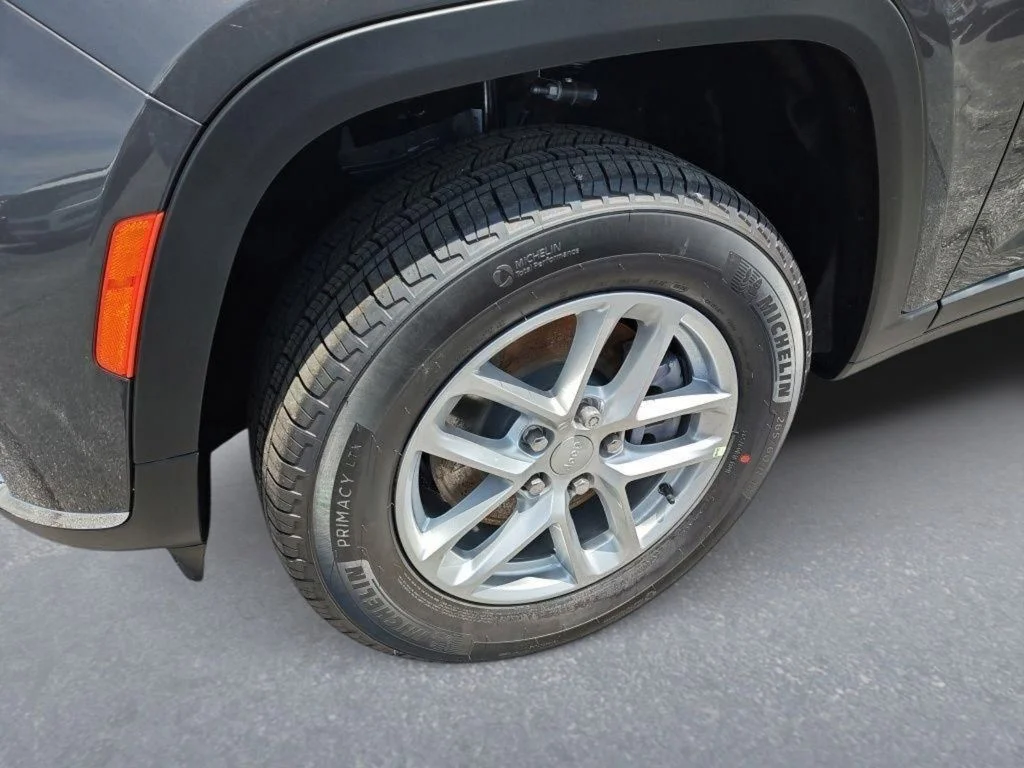 New 2026 Baltic Gray Metallic Clearcoat Jeep Laredo image 9