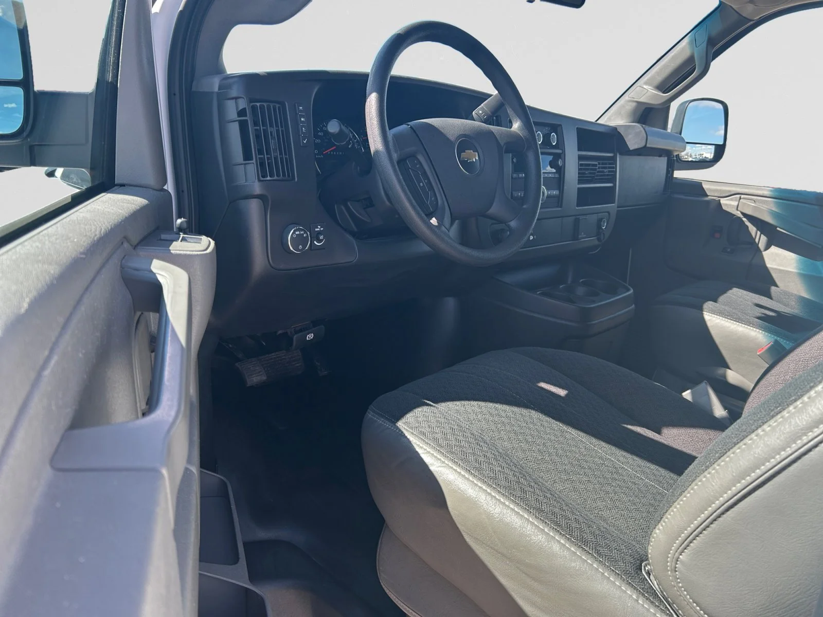 Used 2024 White Chevrolet  image 13