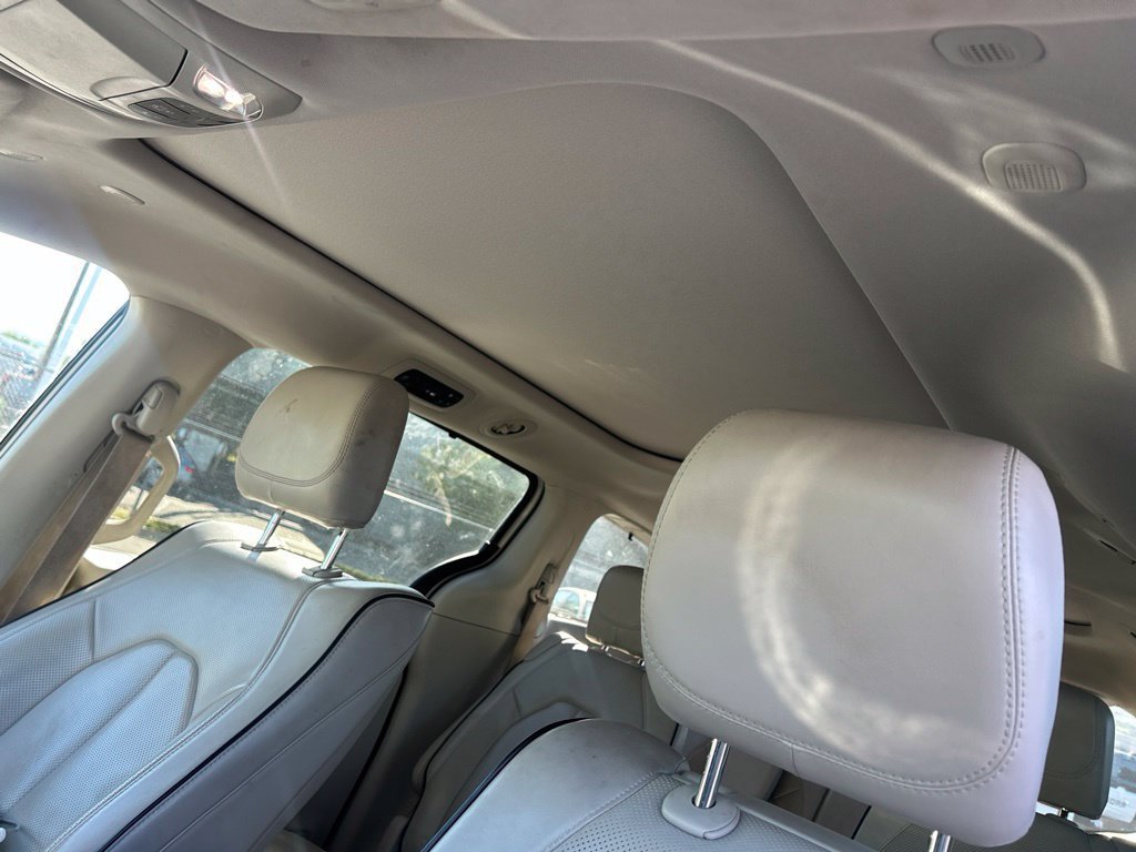 Used 2021 Luxury White Pearlcoat Chrysler Limited image 22