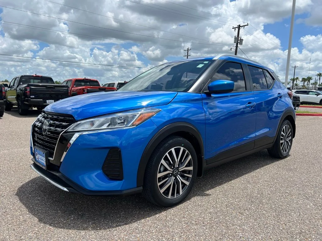 Used 2023 Blue Nissan SV image 3