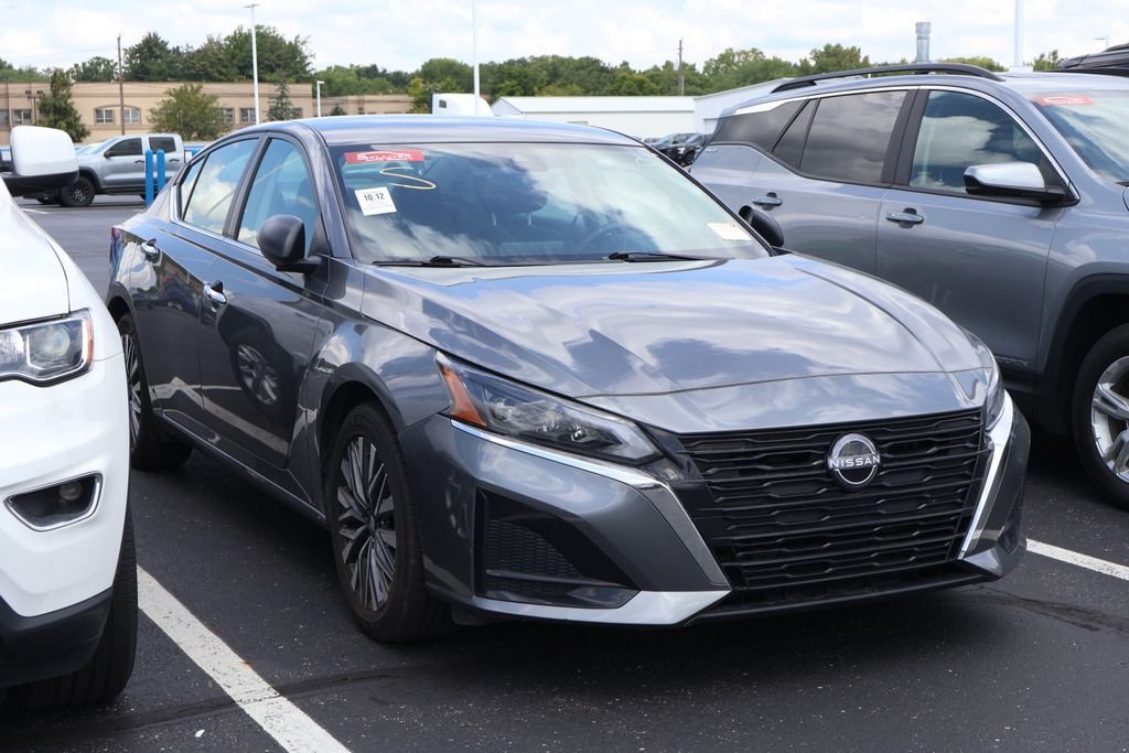 Used 2025 Gray Nissan SV FWD image 3