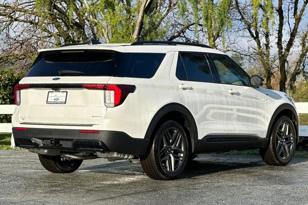 New 2026 White Metallic Ford ST-Line image 4