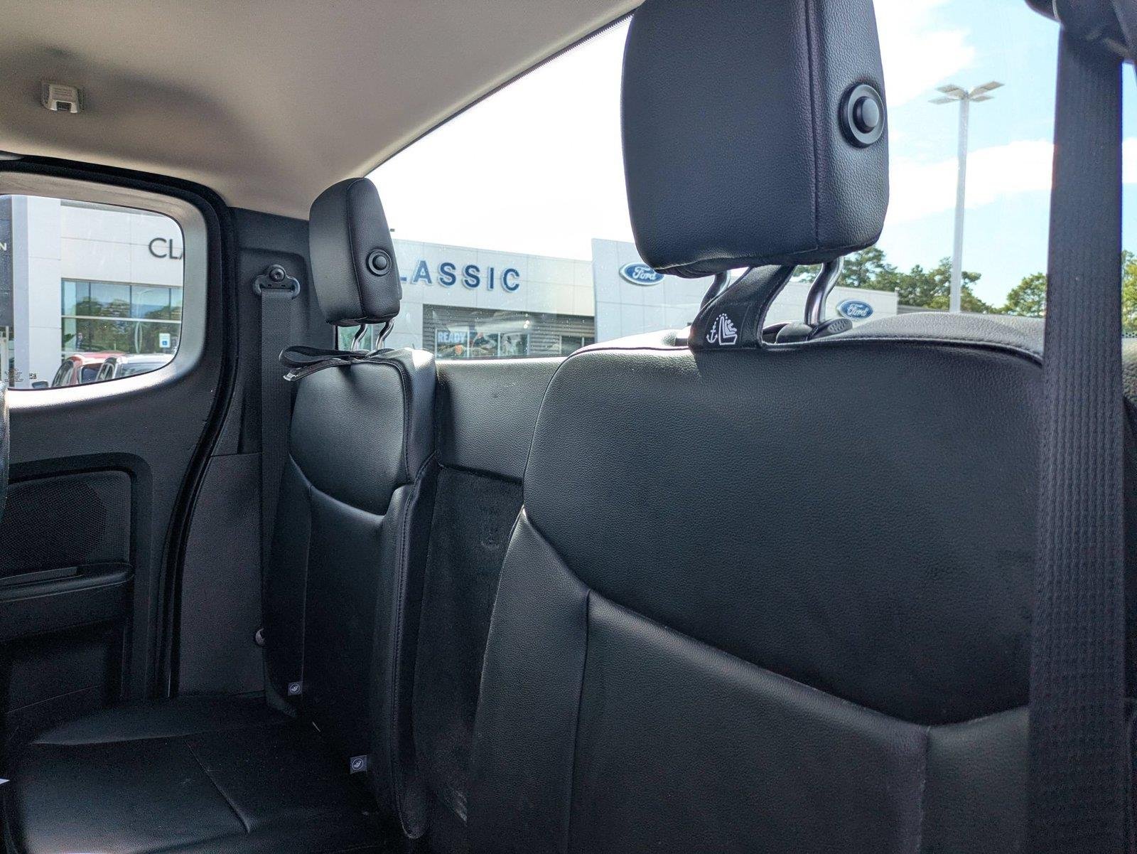 Used 2019  Ford XL image 26