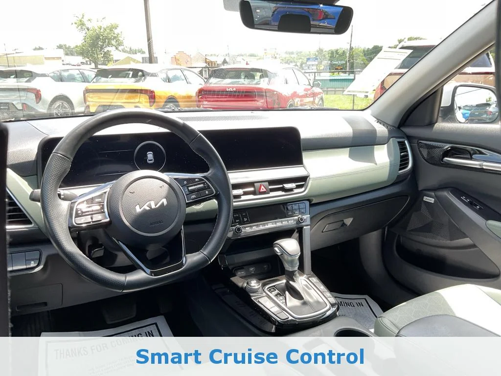 Used 2024 Snow White Pearl Kia SX image 18