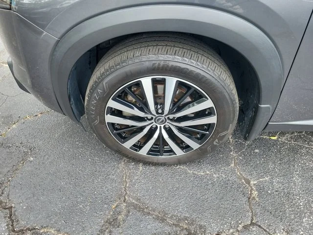 Used 2023 Gray Nissan Platinum image 5