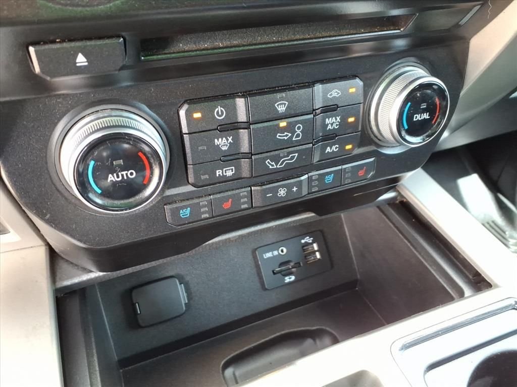 Used 2015 Tuxedo Black Metallic Ford Lariat image 23