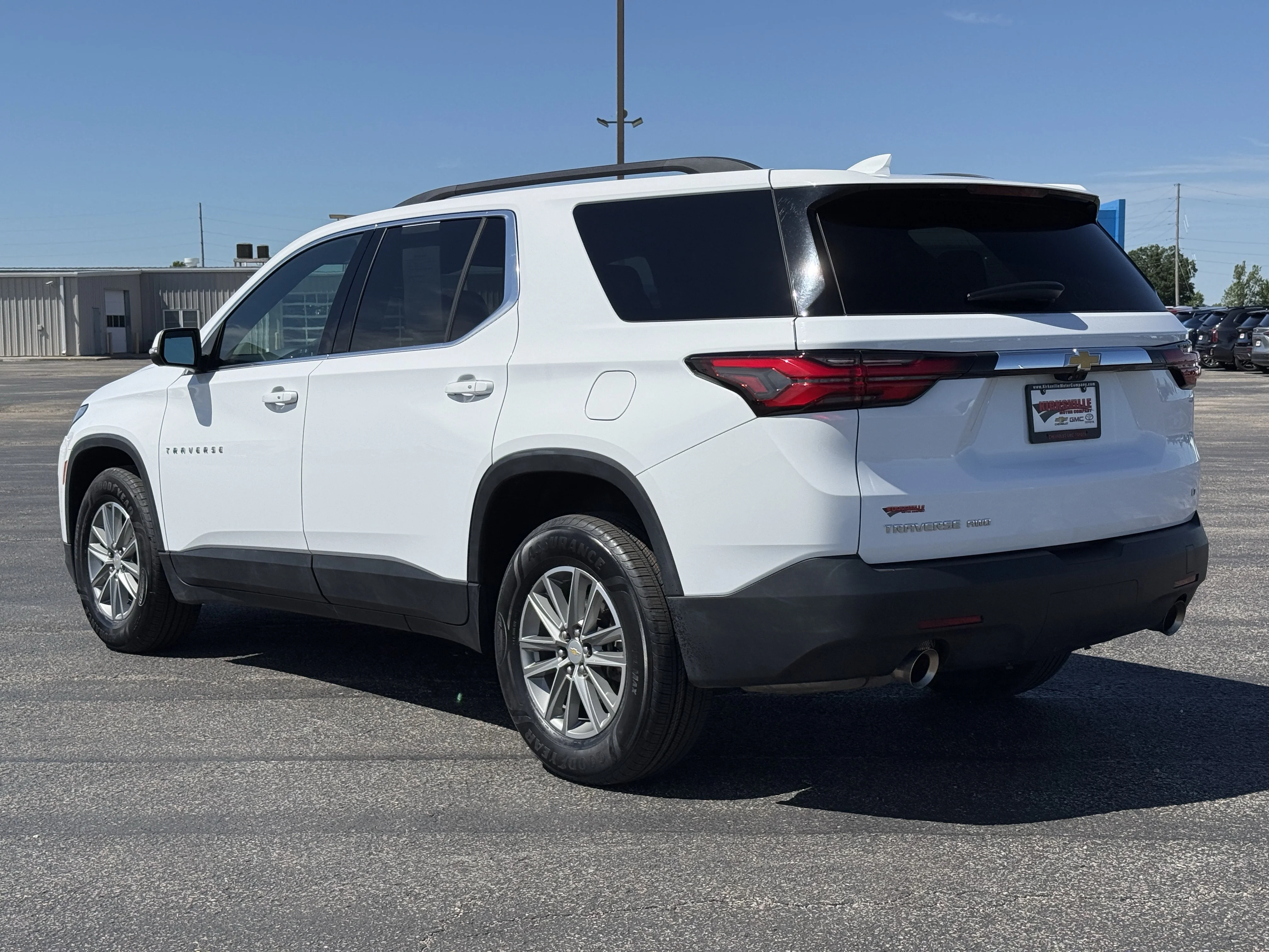 Used 2023 Summit White Chevrolet LT Cloth image 5
