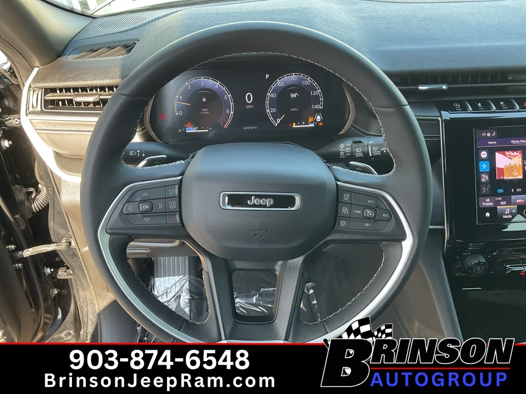 Used 2024 Diamond Black Crystal Pearlcoat Jeep Altitude image 30