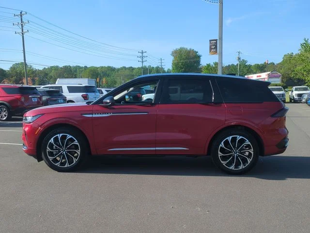 Used 2024 Red Lincoln Reserve image 10