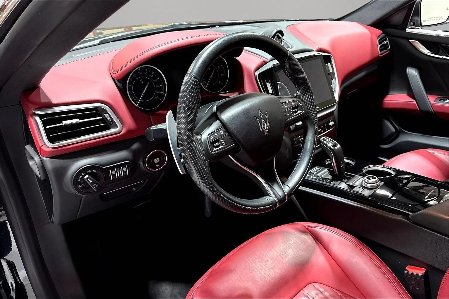 Used 2023 Nero Ribelle Metallic Maserati Modena image 17