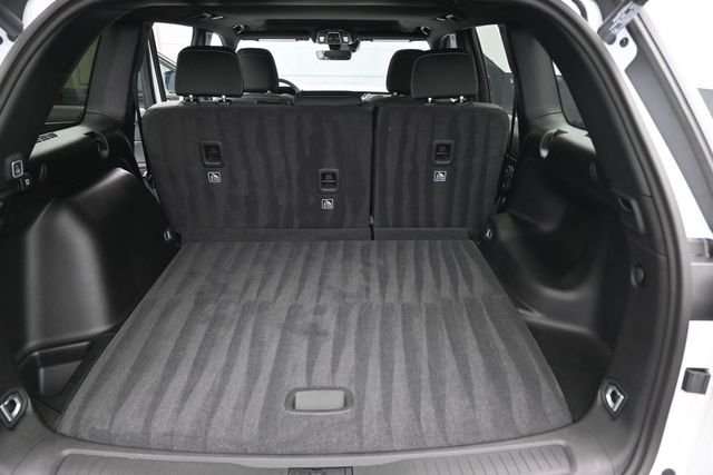 Used 2025 White/off-white Jeep Laredo image 12