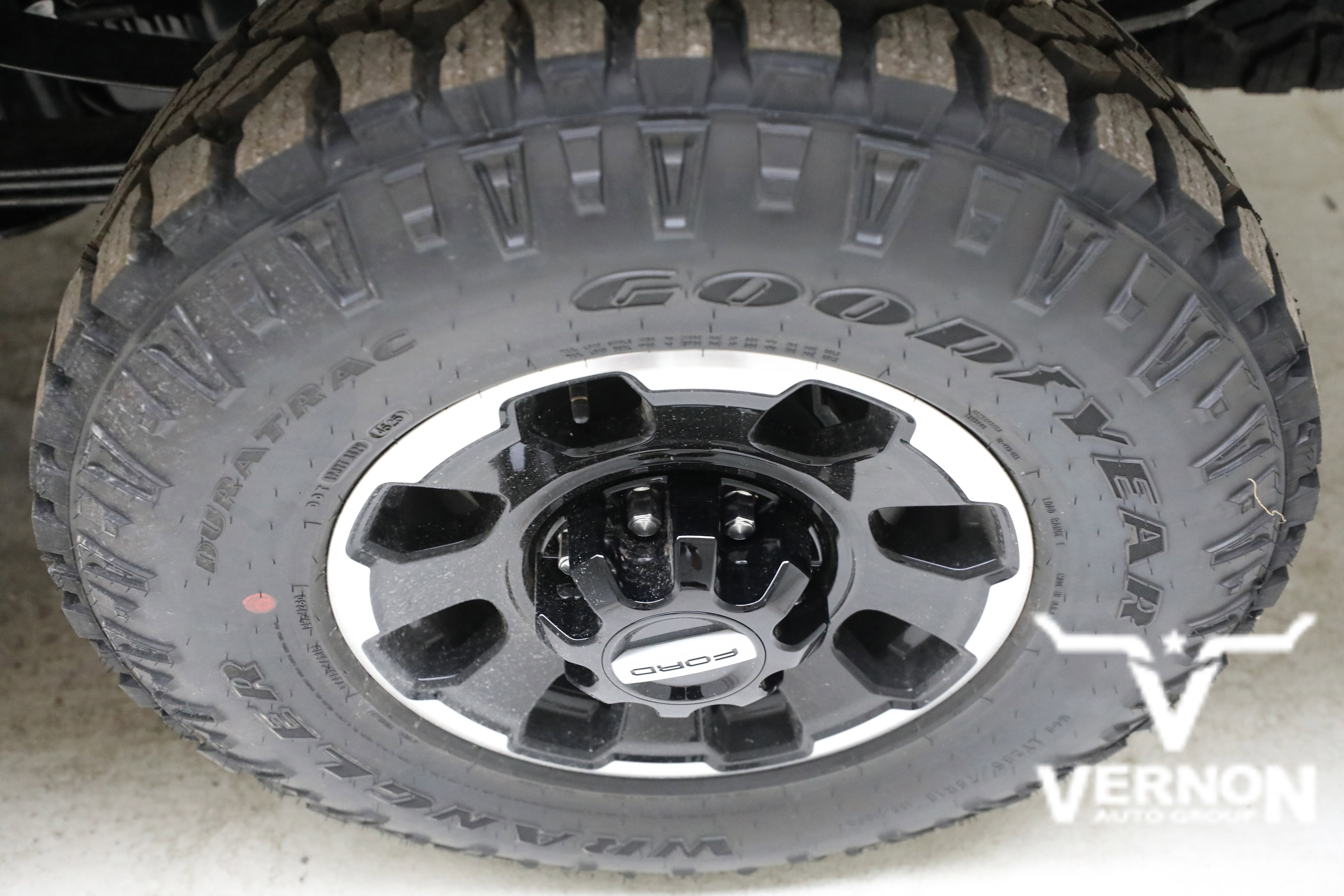 New 2026 Agate Black Metallic Ford  image 33