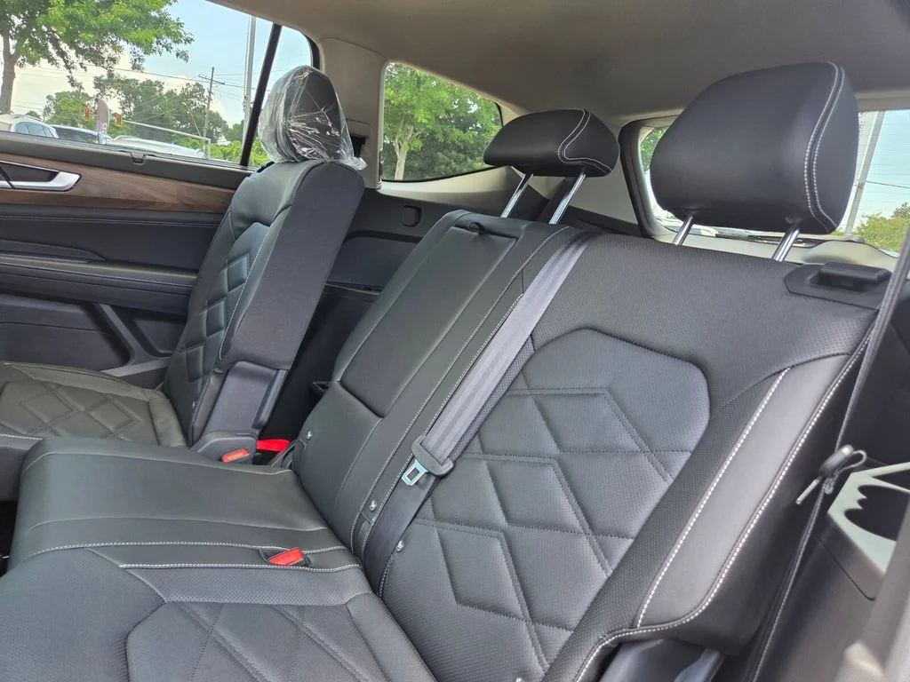 New 2026 Silver Volkswagen 2.0T SE w/Technology image 25