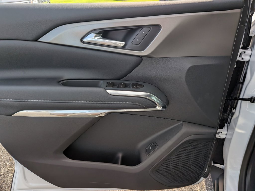 New 2026 Summit White Chevrolet LT image 34