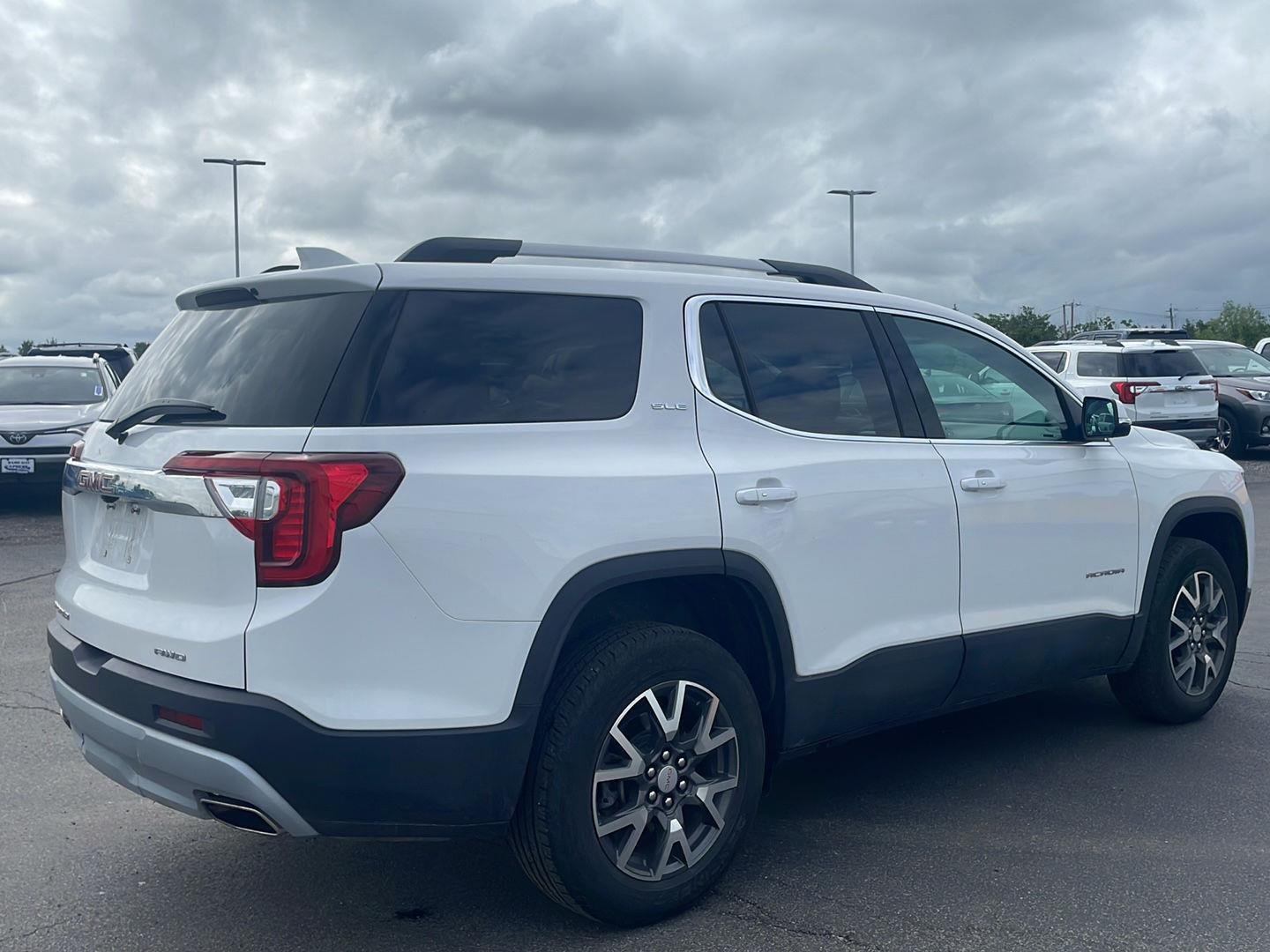 Used 2023 Summit White GMC SLE image 9
