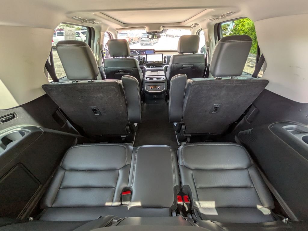 Used 2025 Black Ford Platinum image 31
