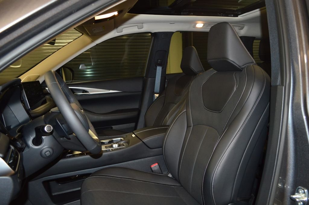 Used 2026 Graphite Shadow INFINITI LUXE image 5