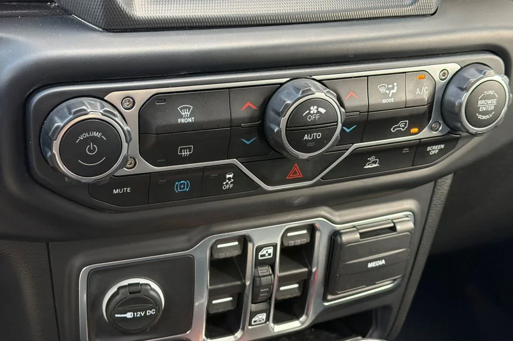 Used 2023 Silver Jeep Rubicon 4xe image 22