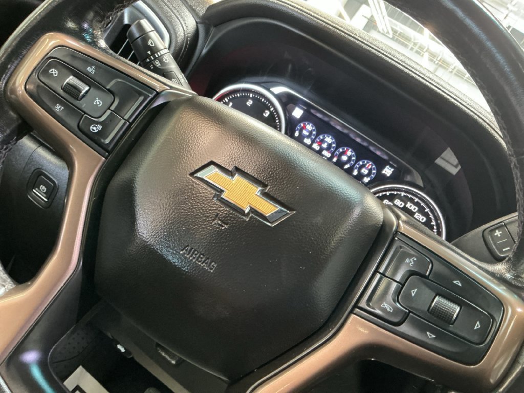 Used 2022 White Chevrolet High Country image 25