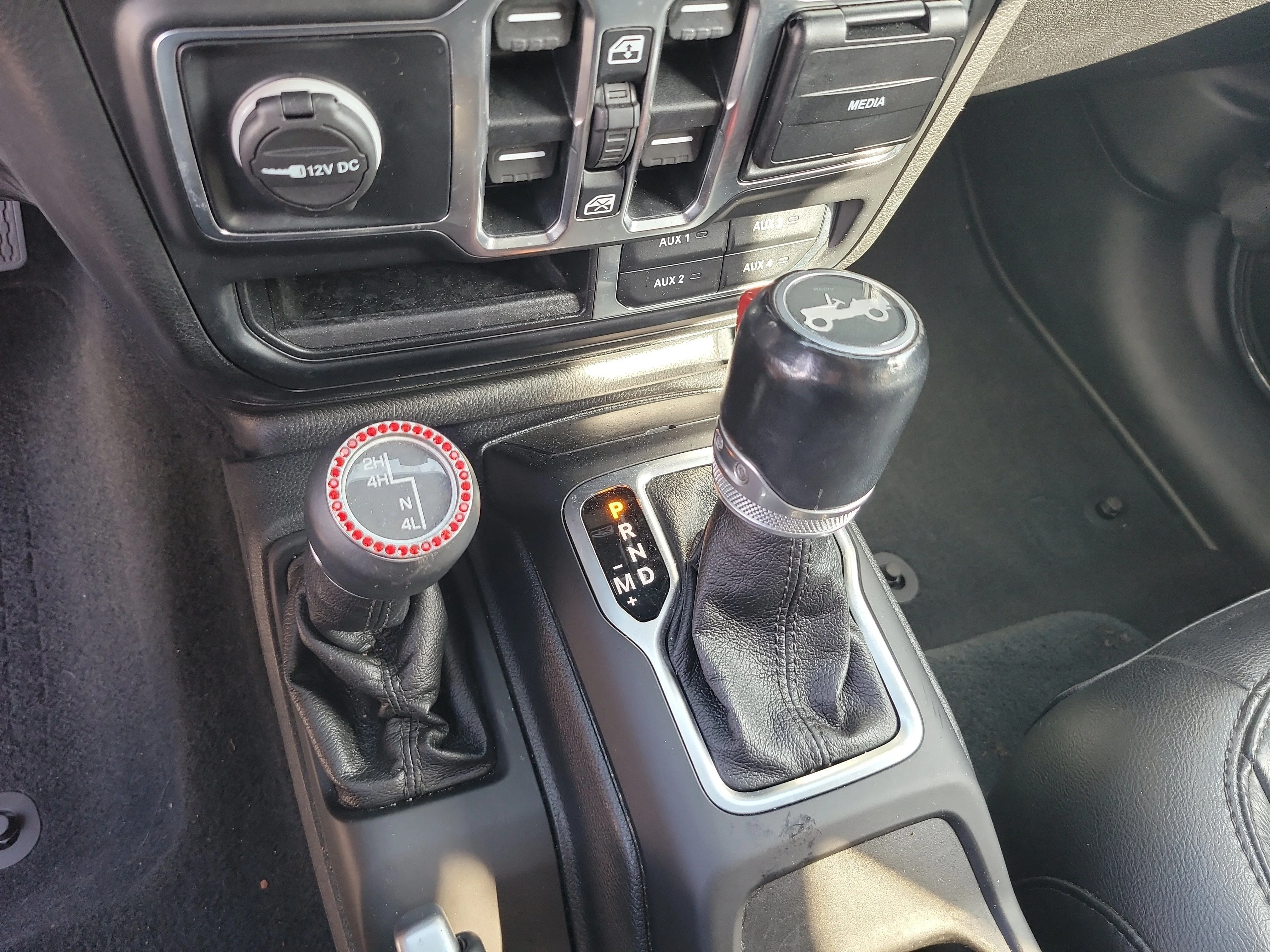 Used 2020 Black Clearcoat Jeep Sahara Altitude image 25