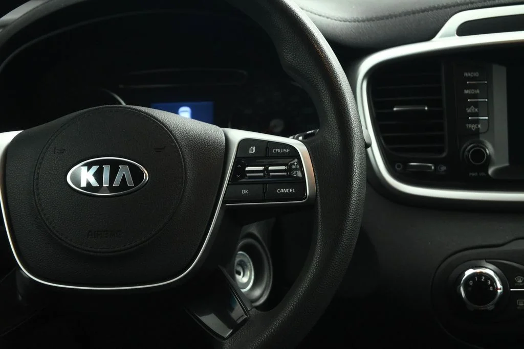 Used 2020 White Kia LX image 43