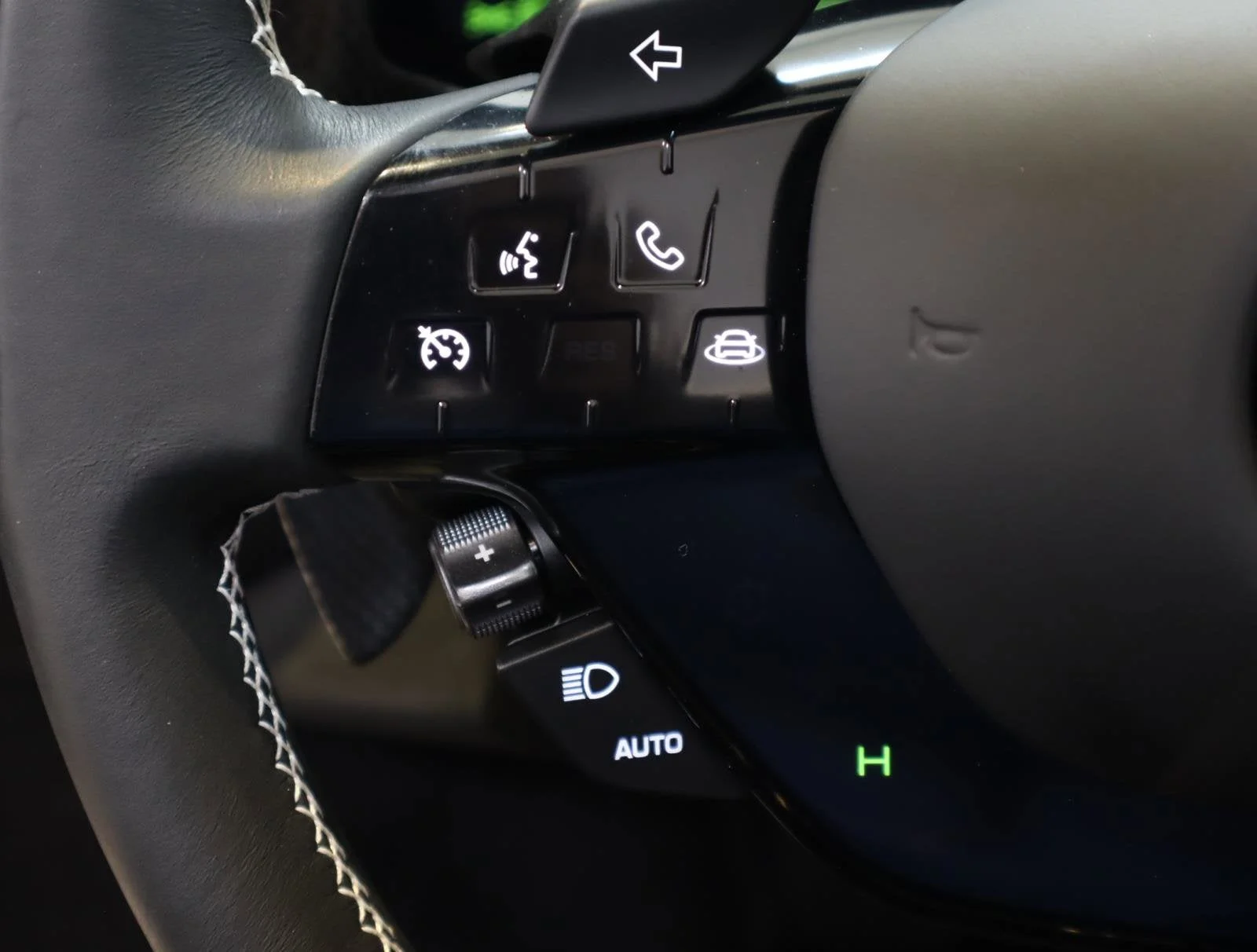 Certified Used 2025 Bianco Avus Ferrari  image 22