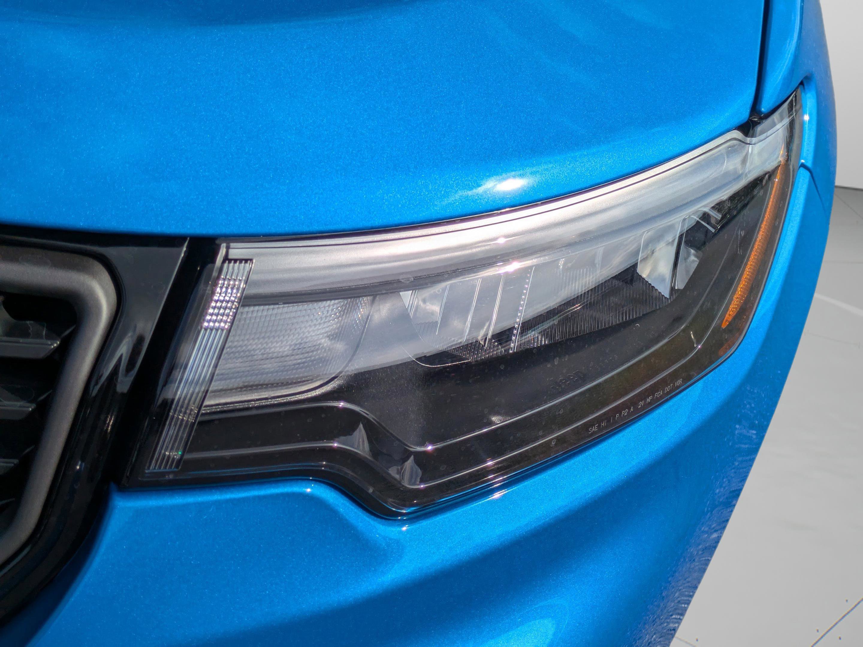 New 2026 Hydro Blue Pearlcoat Jeep Latitude Altitude image 10
