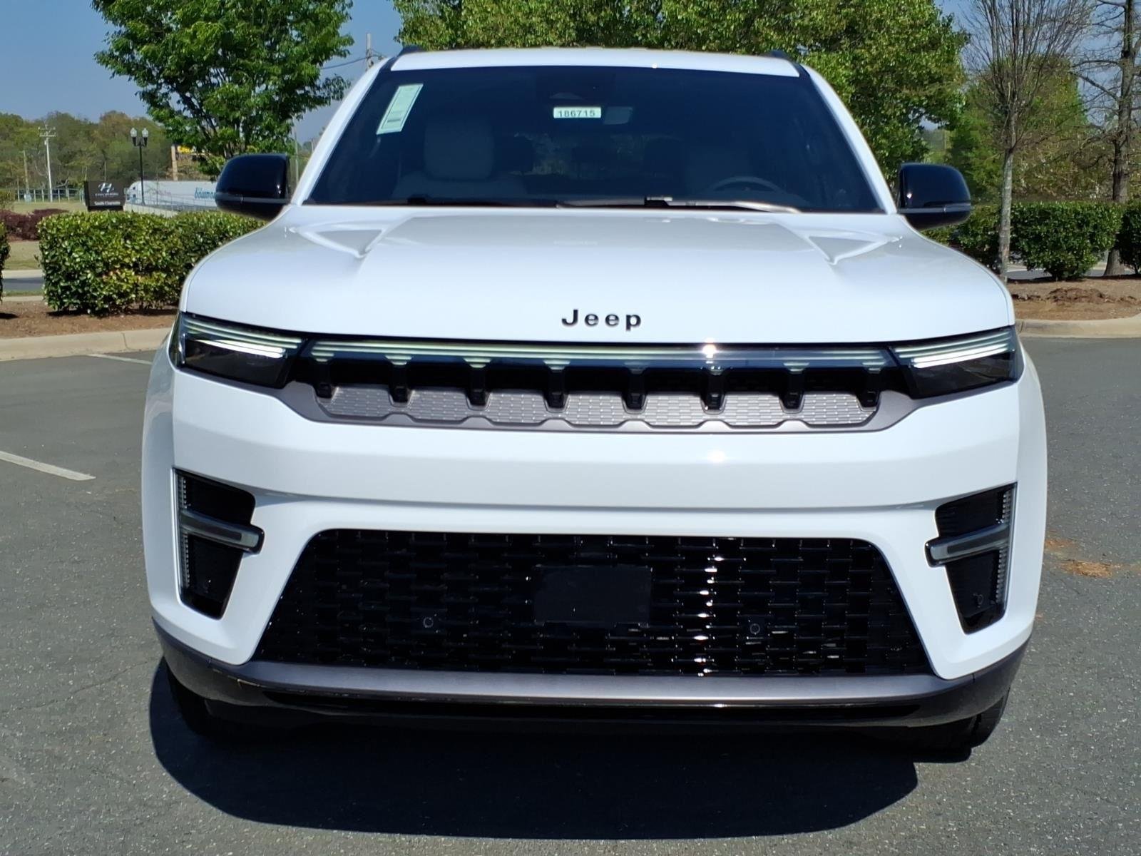 New 2026 Bright White Clear-Coat Exterior Paint Jeep Limited Altitude image 13