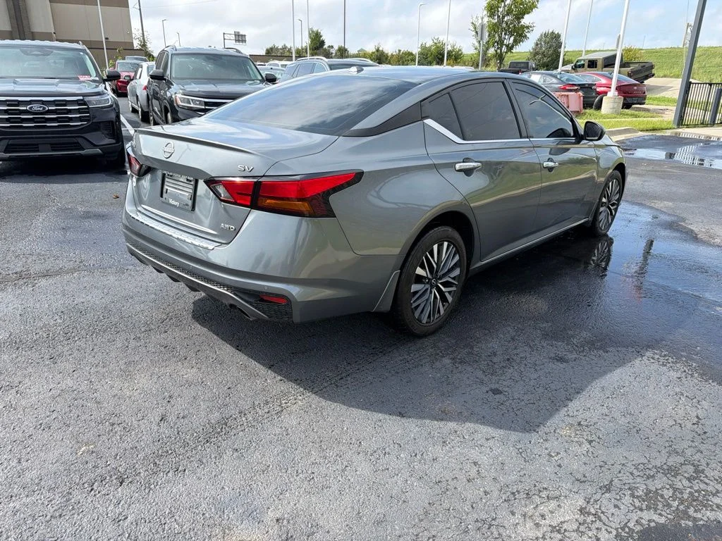 Used 2023 Gray Nissan 2.5 SV image 7