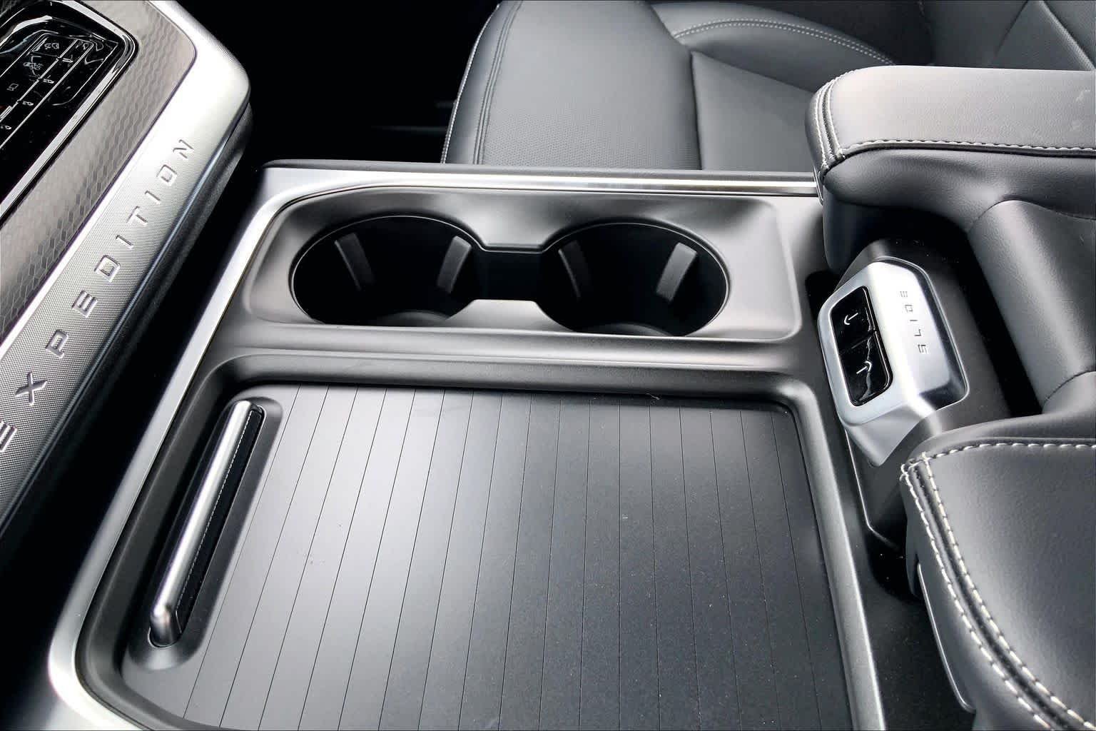 New 2026 Star White Metallic Tri-Coat Ford Platinum® image 7
