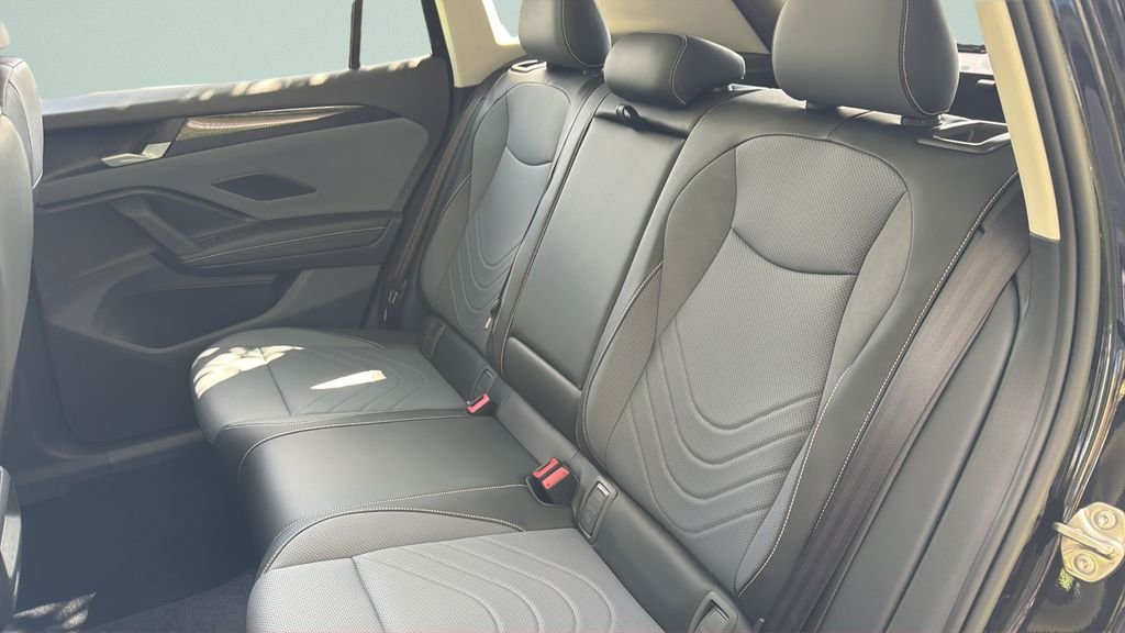 New 2026 Deep Black Pearl Volkswagen 2.0T SE image 28