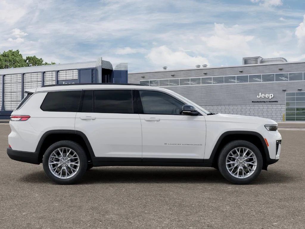 New 2027 Bright White Clear-Coat Paint Jeep Limited image 21