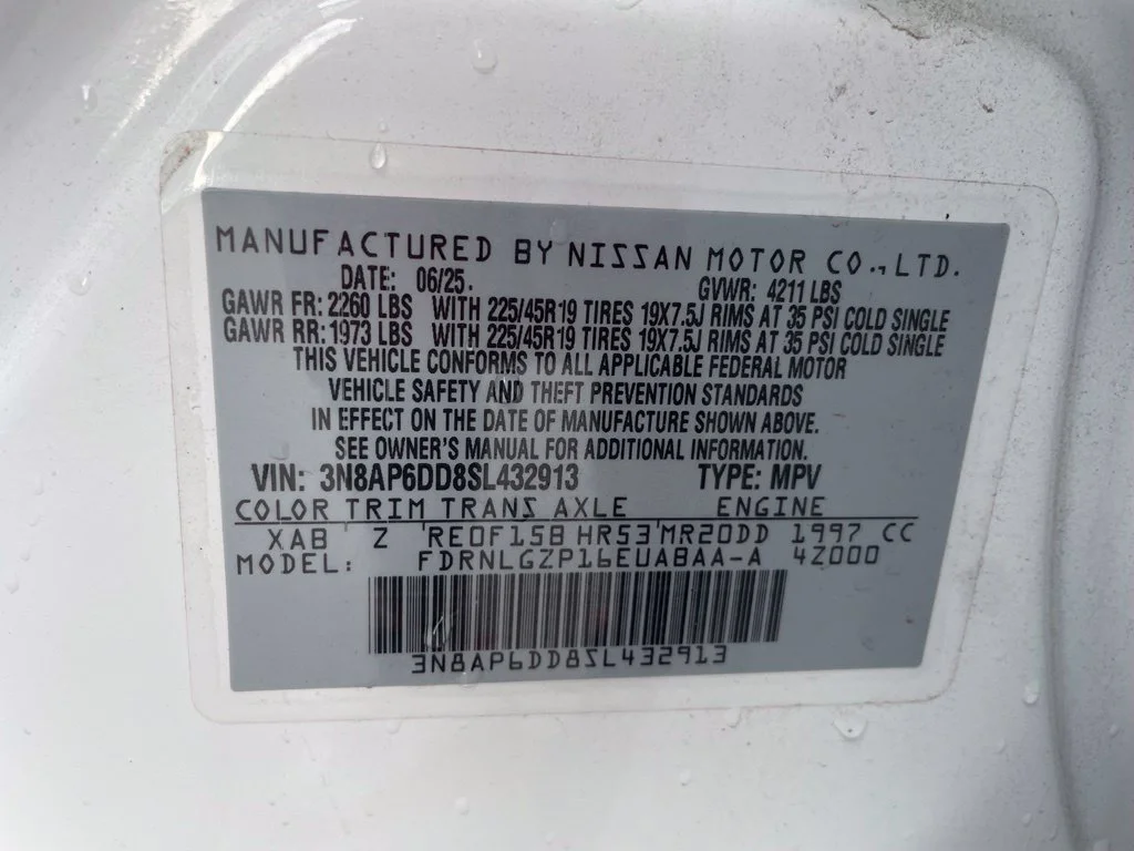Used 2025 White Nissan SR image 18