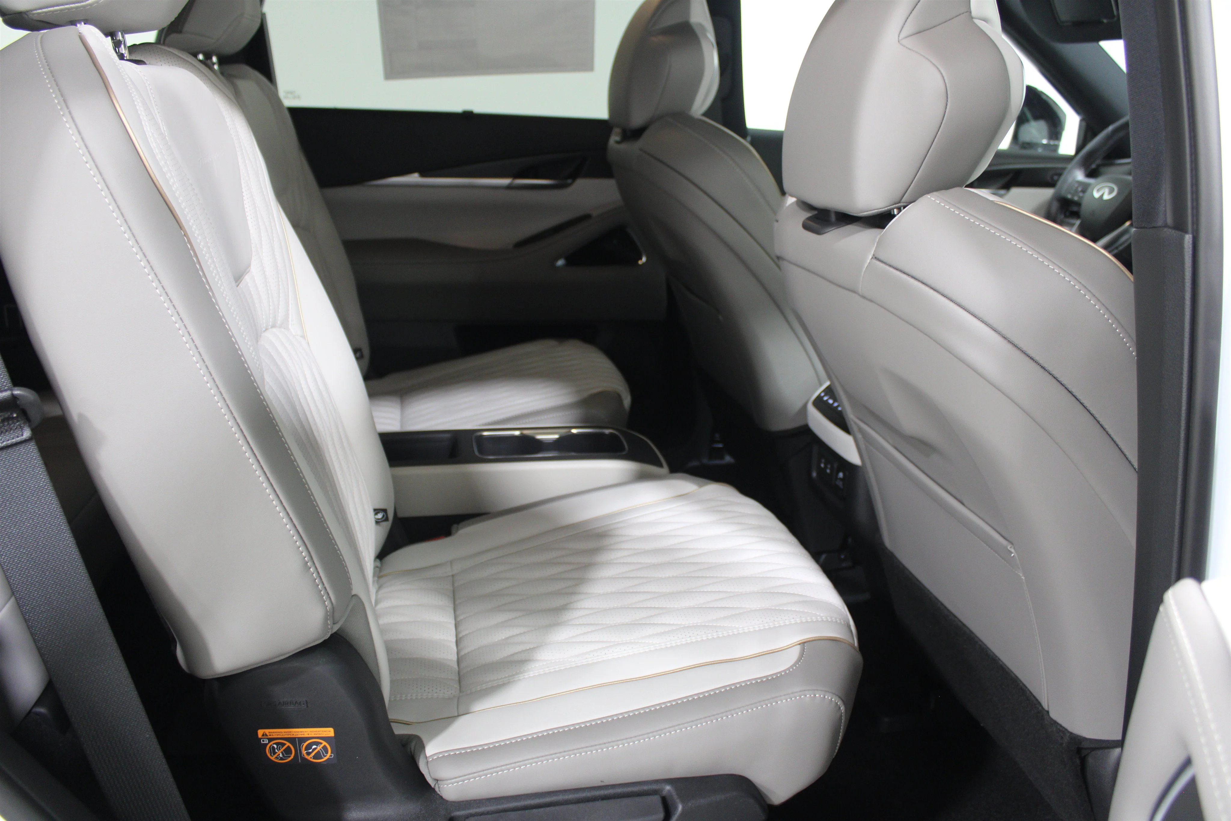 Used 2026 Radiant White/Black Obsidian INFINITI AUTOGRAPH image 26
