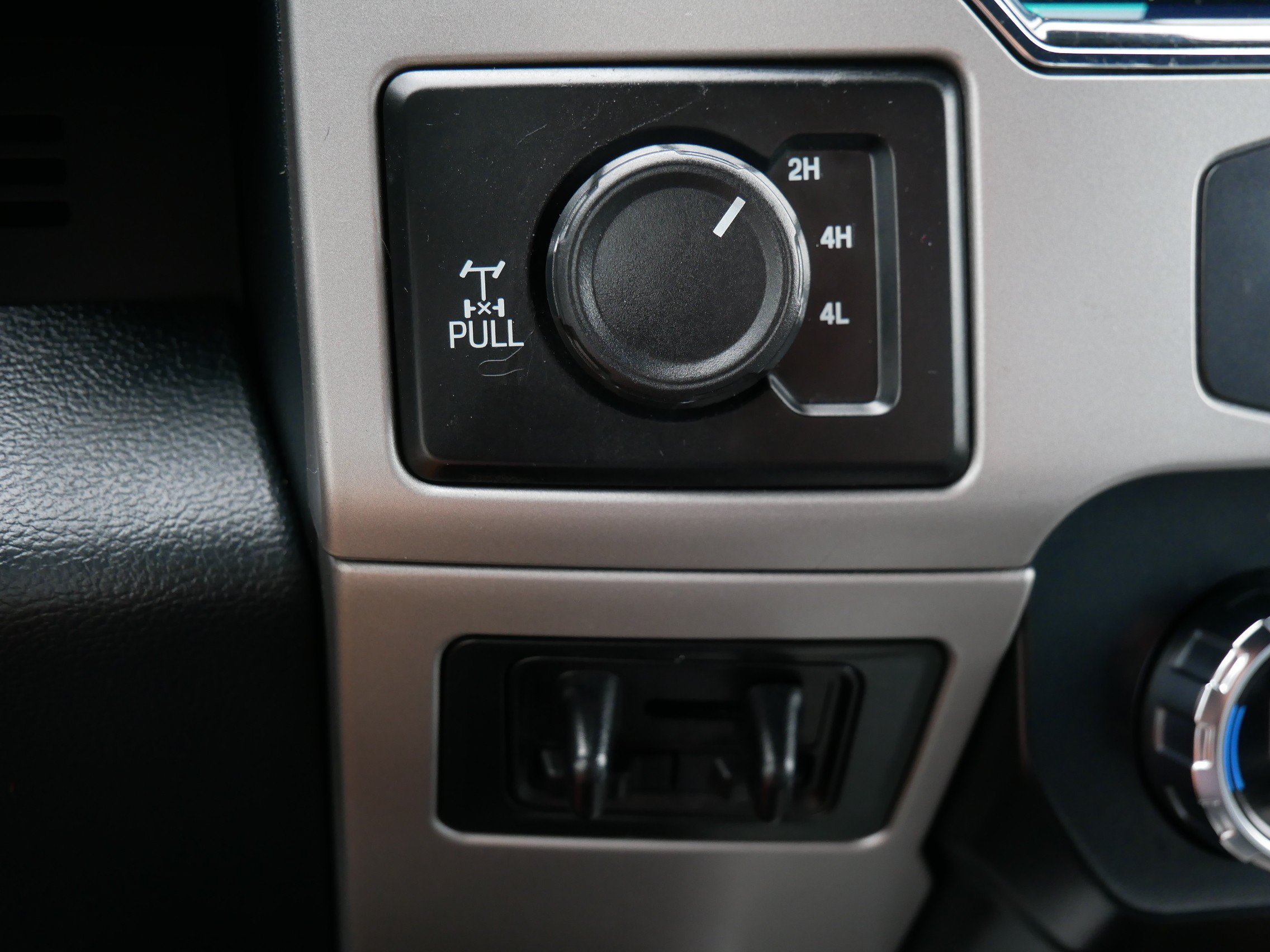 Used 2022 Red Ford LARIAT image 28